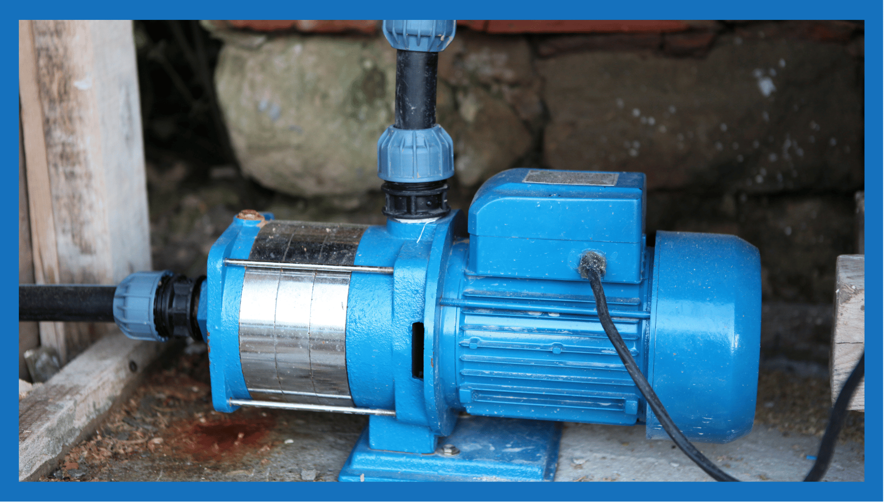 Stojí na povrchu, vodu si „vytáhne“ podtlakem